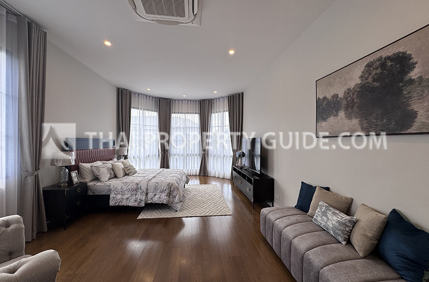 House with Shared Pool in Krung Thep Kritha 